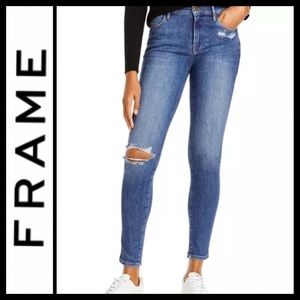Frame Le High Distressed Skinny in Saxon Blue